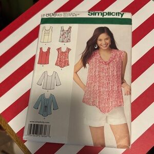 Simplicity Women's Red Patterned Sleeveless Blouse